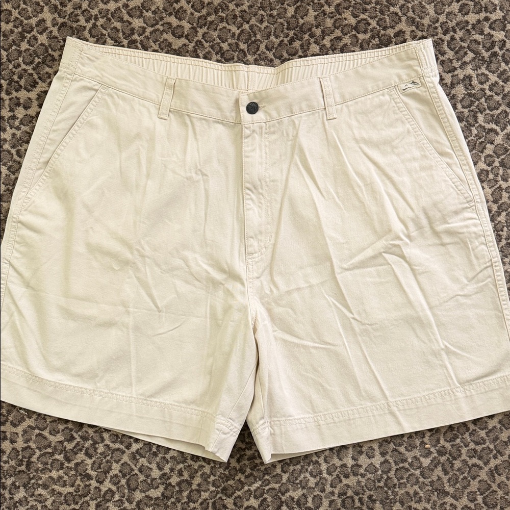 Men's Flat-Front Casual Shorts in light khaki/Cream size 42 NWOT